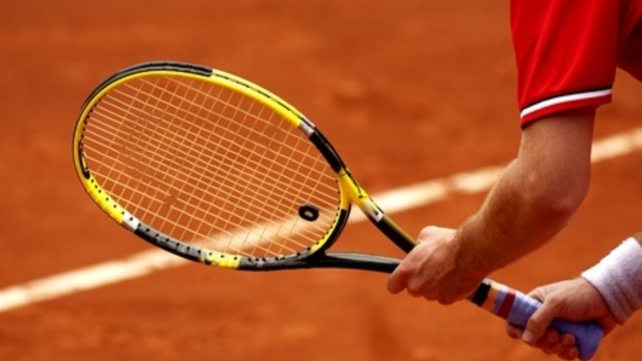 How to Fix a Broken Tennis Racket How to Fix a Broken Tennis Racket