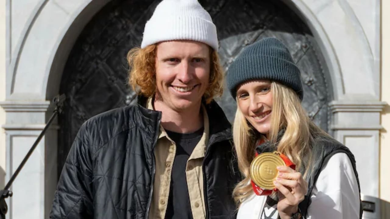 Clemens Millauer is in a relationship with Anna Gasser.