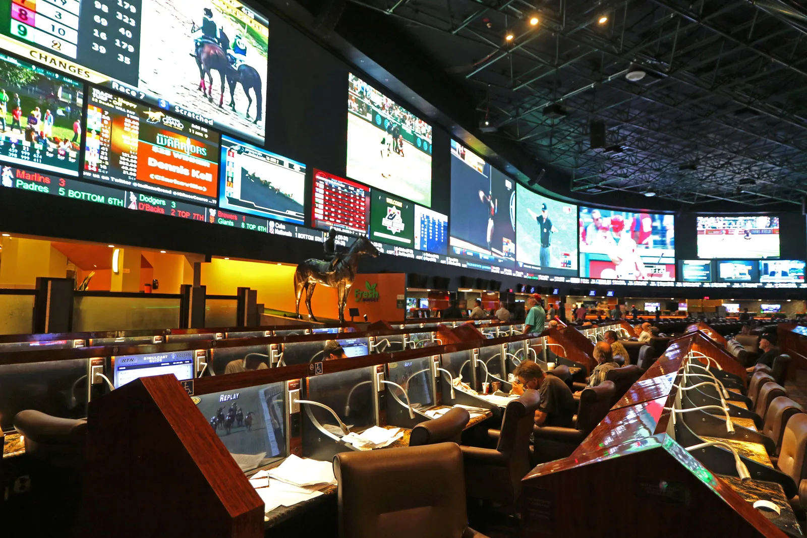 How to Maximize Your Money and Pinch Every Penny When Betting on Sports How to Maximize Your Money and Pinch Every Penny When Betting on Sports