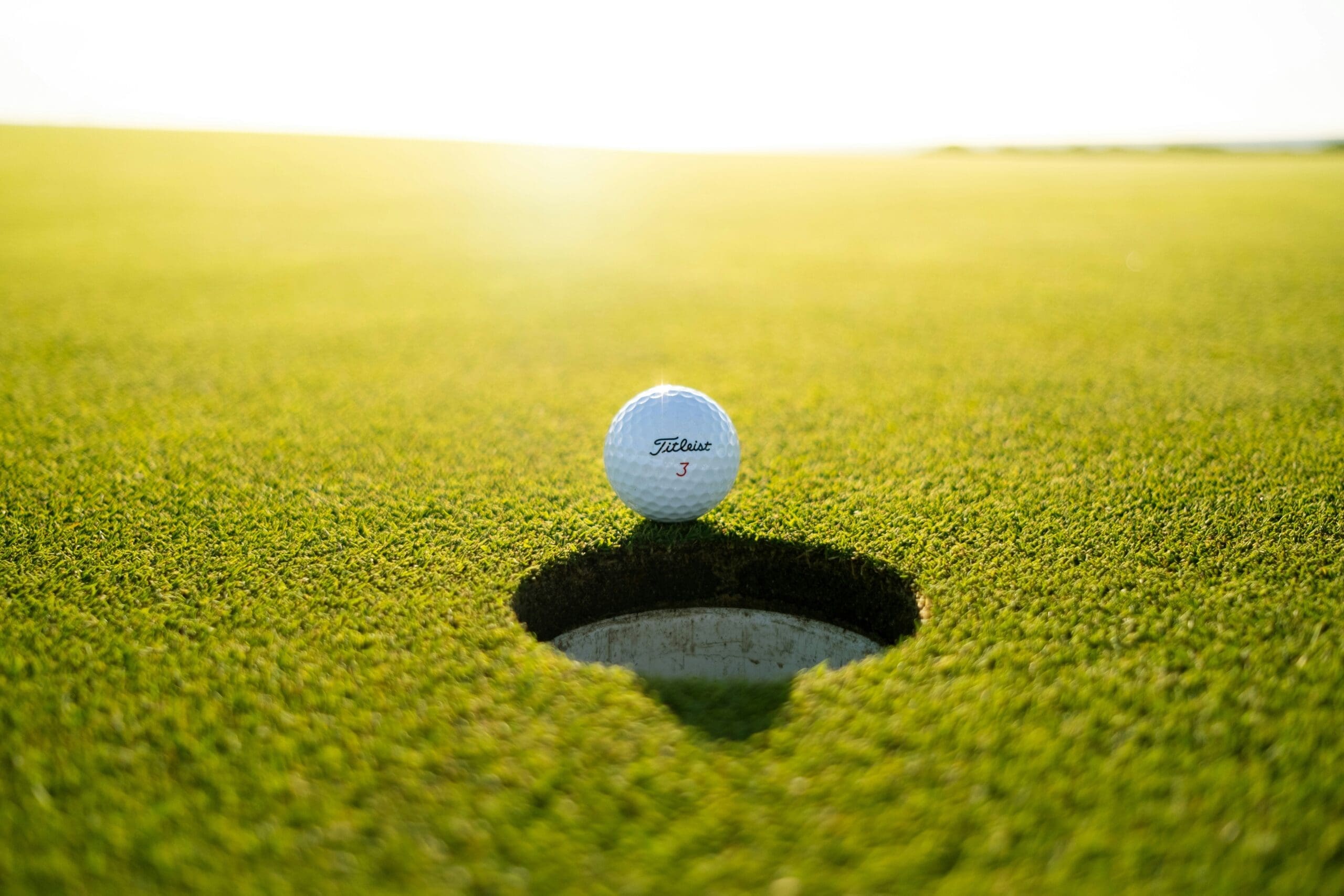 Comparing the Top Golf Ball Brands Comparing the Top Golf Ball Brands